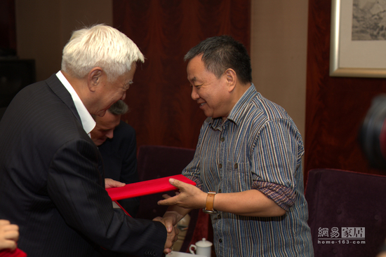 2016紅星獎(jiǎng)至尊金獎(jiǎng)出爐 | 全球設(shè)計(jì)巨星齊聚北京 為紅星獎(jiǎng)和中國(guó)設(shè)計(jì)點(diǎn)贊