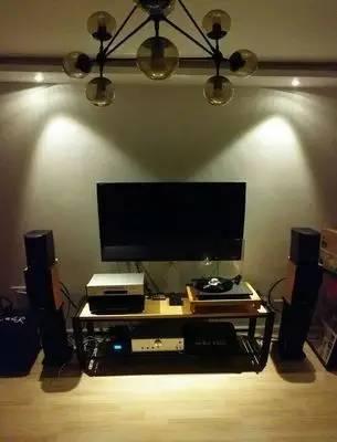 筒燈還是射燈，別因?yàn)檫x錯(cuò)而后悔了，更換會(huì)拆壞吊頂?shù)摹? /> 
</p>
<p style=