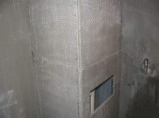 鄰居家的下水管沒有一點(diǎn)水流的聲音，原來是做了包水管！