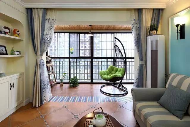 陽(yáng)臺(tái)是貼瓷磚還是刷漆？我家選錯(cuò)了發(fā)霉好后悔！