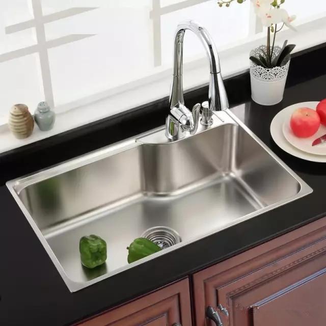 廚房水槽用臺上盆還是臺下盆？我家就后悔看遲了！