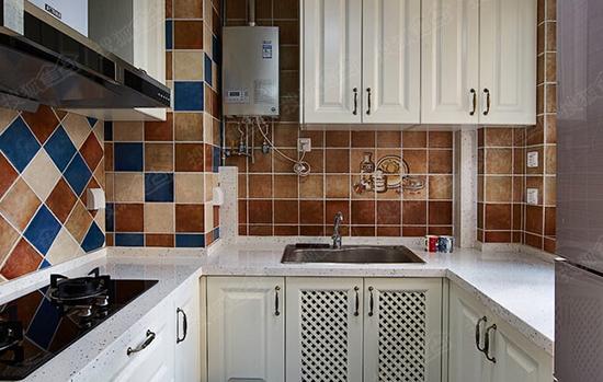 空間不夠，我想把陽(yáng)臺(tái)改成廚房，聽(tīng)?zhēng)煾嫡f(shuō)要滿足這三項(xiàng)才行！