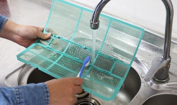 原來(lái)空調(diào)要這么清洗才徹底，趁天熱之前趕緊洗一遍再用！