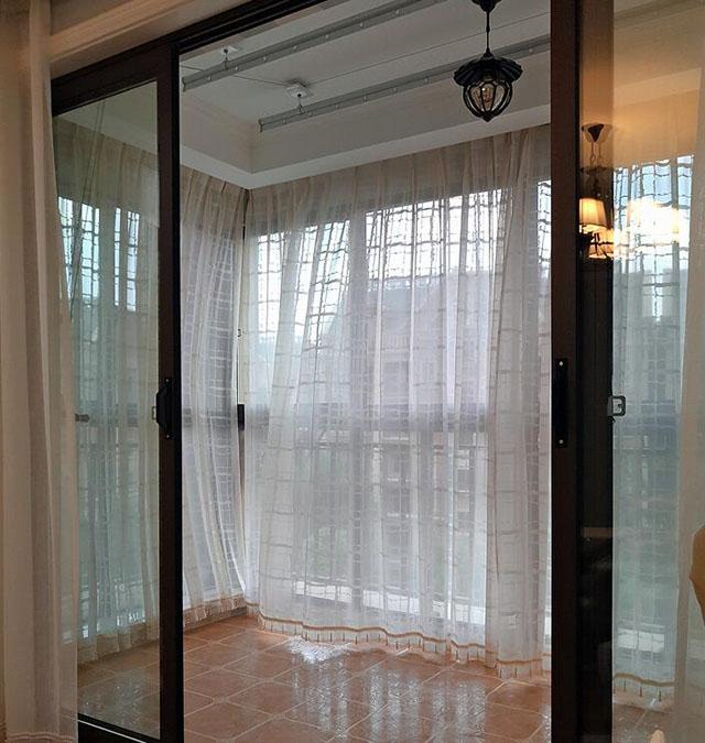 剛?cè)胱〉男路?，主臥做了這樣一個小設(shè)計，鄰居朋友看了紛紛點贊