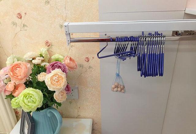 剛?cè)胱〉男路?，主臥做了這樣一個小設(shè)計，鄰居朋友看了紛紛點贊