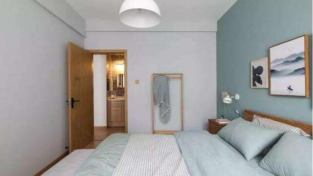 臥室門(mén)到底用什么顏色的好？我家裝錯(cuò)了，窮的屁股上掛鈴鐺！