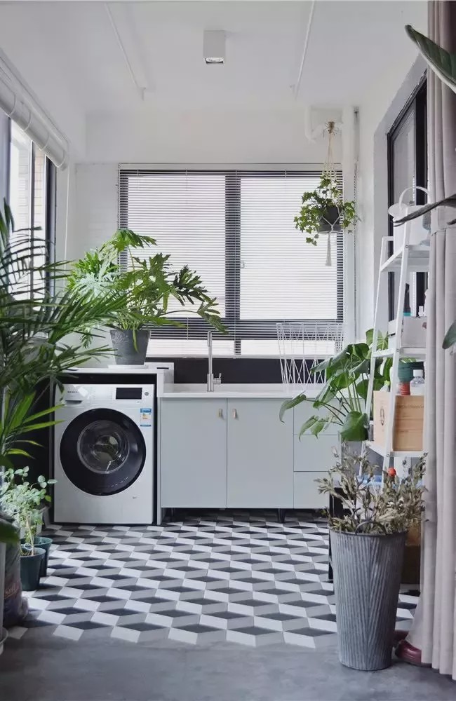 為什么越來(lái)越多人在陽(yáng)臺(tái)裝洗衣柜？看完你秒懂