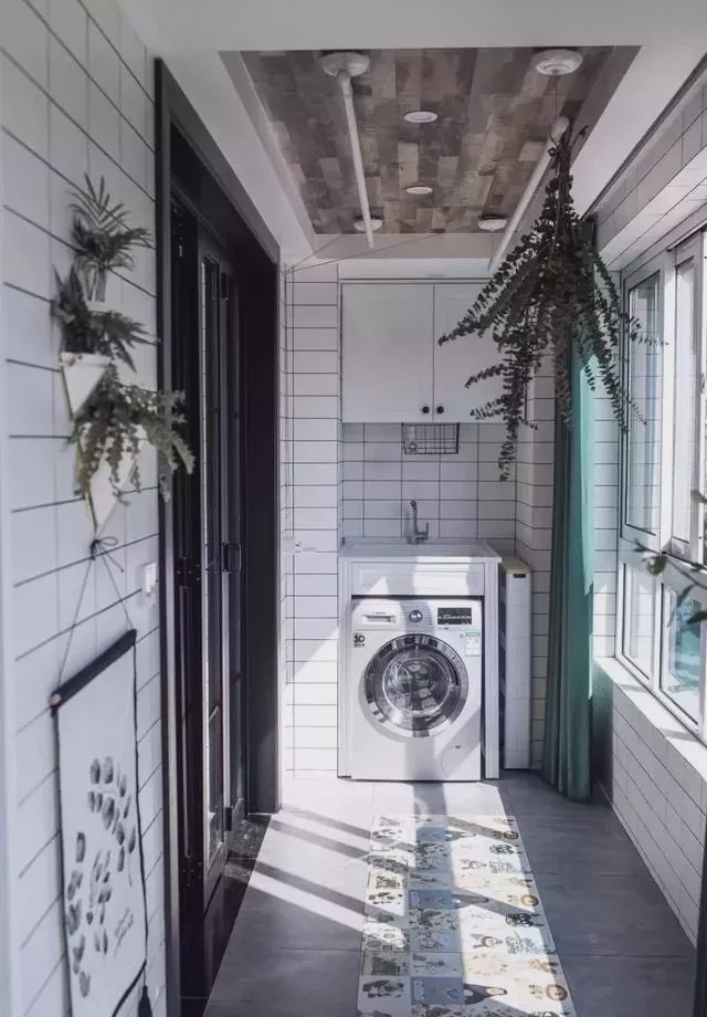 為什么越來(lái)越多人在陽(yáng)臺(tái)裝洗衣柜？看完你秒懂