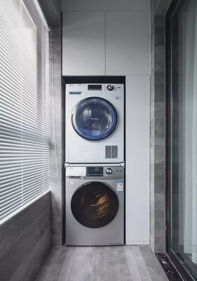 為什么越來(lái)越多人在陽(yáng)臺(tái)裝洗衣柜？看完你秒懂