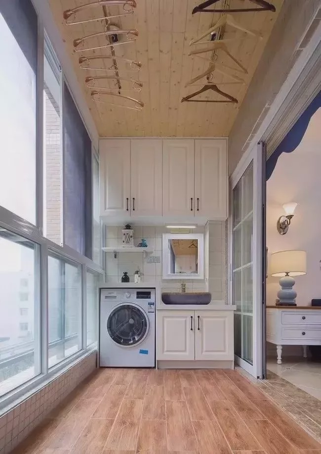 為什么越來(lái)越多人在陽(yáng)臺(tái)裝洗衣柜？看完你秒懂