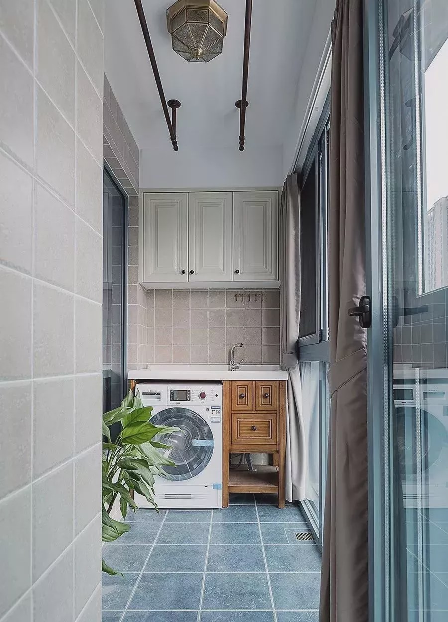 為什么越來(lái)越多人在陽(yáng)臺(tái)裝洗衣柜？看完你秒懂