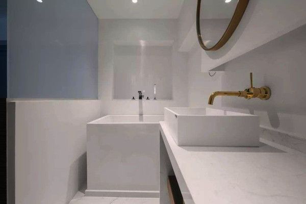 白色衛(wèi)生間設(shè)計