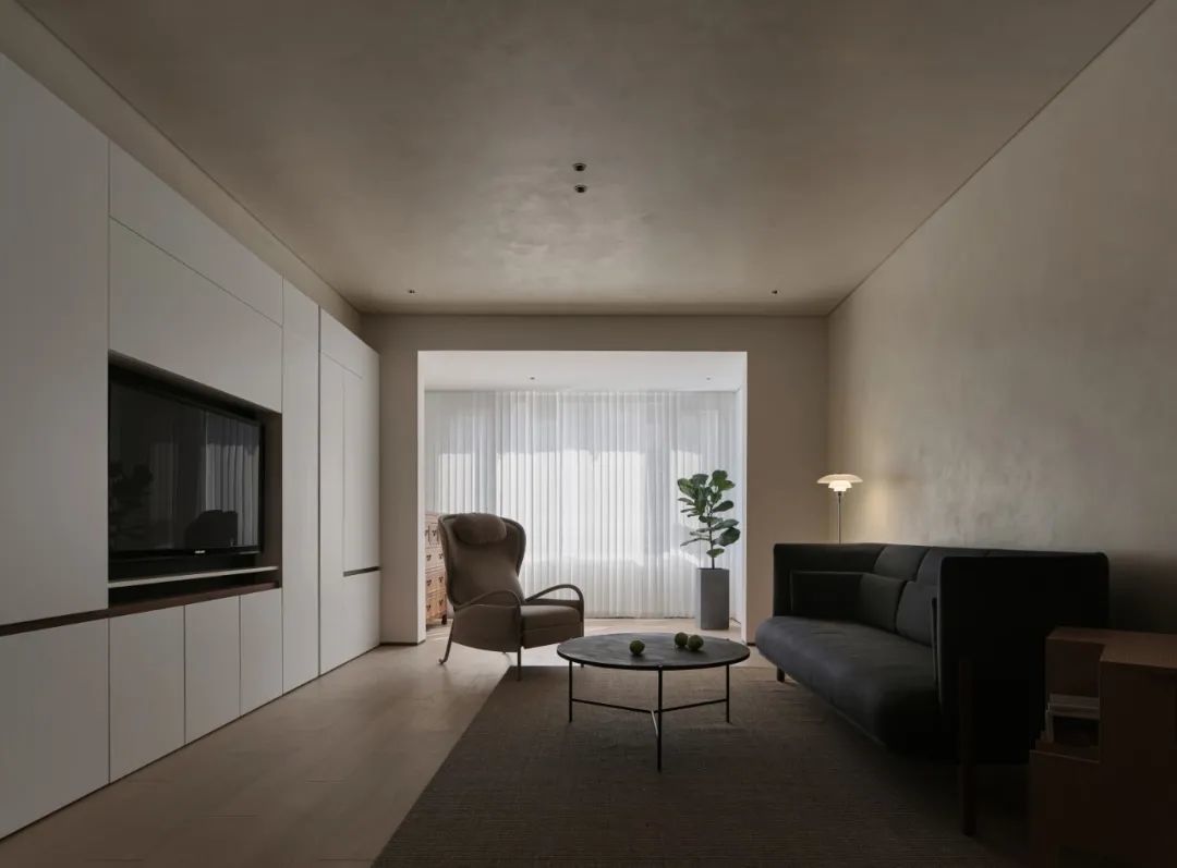 沙發(fā)旁邊設(shè)置落地?zé)? style=